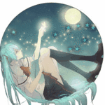 Аватар Vocaloid Hatsune Miku / Вокалоид Хатсуне Мику держит в руке бабочку, на фоне луны в ночном небе