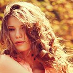 Аватар Девушка с волнистыми волосами