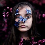 Аватар Девочка с бабочками на лице