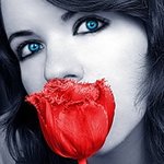 Аватар Голубоглазая девушка с красным цветком