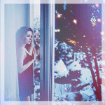99px.ru аватар Девушка стоит у окна и смотрит на падающий снег