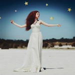 99px.ru аватар Девушка в белом платье под звездами