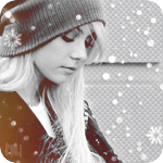 99px.ru аватар Девушка - блондинка в вязанной шапке среди падающего снега
