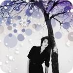99px.ru аватар Девушка стоит прислонившись к зимнему дереву