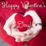99px.ru аватар Женские руки, на которых одеты два кольца, держащие в ладонях вязанное красное сердечко (Happy Valentine’s Day!/