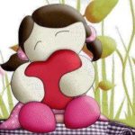 Аватар Смешная игрушечная девочка с сердечком в руках
