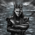 Аватар Локи / Loki с короной на голове скрестил руки на груди, арт к фильму Тор / Thor