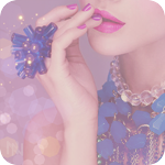 99px.ru аватар Девушка с большим необычным кольцом на руке дотрагивается до своих губ