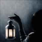 Аватар Девушка с фонарем в руках стоит на фоне тумана