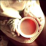 99px.ru аватар Девушка держит чашку с кофе