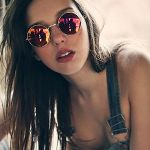 Аватар Девушка в солнцезащитных очках, ву Joseph Del Duca