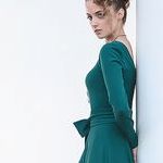 99px.ru аватар Девушка стоит у стены, ву Roman Shepet