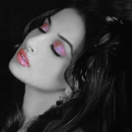 Аватар Девушка с сиреневыми тенями
