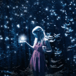 99px.ru аватар Девушка держит в руках звезду, стоя в лесу, в окружение светлячков