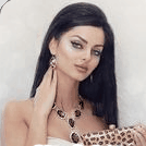 99px.ru аватар Девушка в крупных украшениях и с клатчем