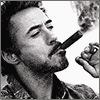 99px.ru аватар Роберт Дауни Мл./Robert Downey Jr. курит сигару из которой идет дым