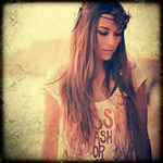 99px.ru аватар Девушка с длинными волосами в футболке с повязкой на голове
