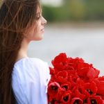 Аватар Девушка с букетом красных тюльпанов, ву Sergey Shatskov