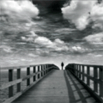 99px.ru аватар Одинокий человек на мосту