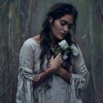 Аватар Девушка с цветами в руках, ву Jessica Drossin
