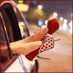 99px.ru аватар Женские ножки в красно-серебристых туфлях выглядывают из окна автомобиля