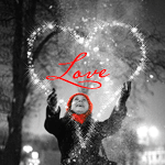 99px.ru аватар В руках девушки сияющее сердце, внутри которого надпись Love / Любовь