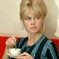 99px.ru аватар Бриджит Бардо / Brigitte Anne-Marie Bardot перемешивает сахар в чашке