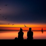 Аватар Парень с девушкой сидят у моря, где дрейфует корабль, ву Marek Czaja