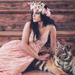 99px.ru аватар Девушка в венке из цветов с тигром