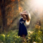 99px.ru аватар Девушка стоит на фоне природы, ву Jake Olson