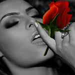 99px.ru аватар Девушка с розой в руке с которой опадает лепесток