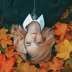 Аватар Девушка лежит на осенних листьях, фотограф Ольга