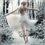 99px.ru аватар Девушка блондинка в легком белом платье в заснеженном лесу, by CONSUELO PARRA