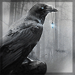 99px.ru аватар Ворон сидит на стволе дерева с кулоном в клюве в туманном лесу