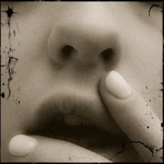 99px.ru аватар Руки девушки возле губ