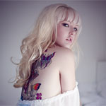 99px.ru аватар Блондинка с татуировкой в виде бабочек на спине / фотограф Hartmut NГ¶renberg