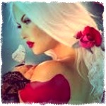 99px.ru аватар Девушка с розой в волосах и бабочкой на руке