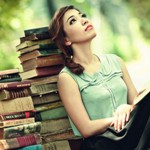99px.ru аватар Девушка облокатилась на стопки книг