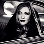 Аватар Девушка сидит в автомобиле