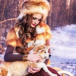 Аватар Девушка в меховой шапке держит щенка