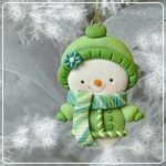 99px.ru аватар Игрушка в виде снеговичка в зеленой одежде