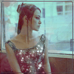 99px.ru аватар Keira Knightley / Кира Найтли в кофточке со стразами сидит у окна