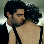 Аватар Парень обнимает девушку
