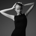 Аватар Девушка держит руки на голове, ву Anya Klyueva
