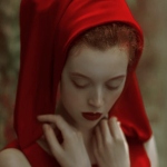Аватар Девушка в красном платке, ву Agnieszka Lorek