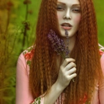 Аватар Девушка с цветами в руке, ву Agnieszka Lorek