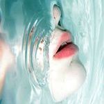 99px.ru аватар Лицо девушки, выглядывающее из воды