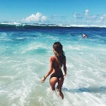99px.ru аватар Девушка стоит в море