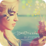 99px.ru аватар Девушка, на фоне моря, держит в руках игрушечный корабль (Dream, summer / мечта, лето)