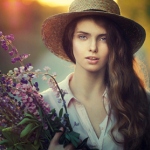 99px.ru аватар Девушка с лавандовым букетом, фотограф Sean Archer